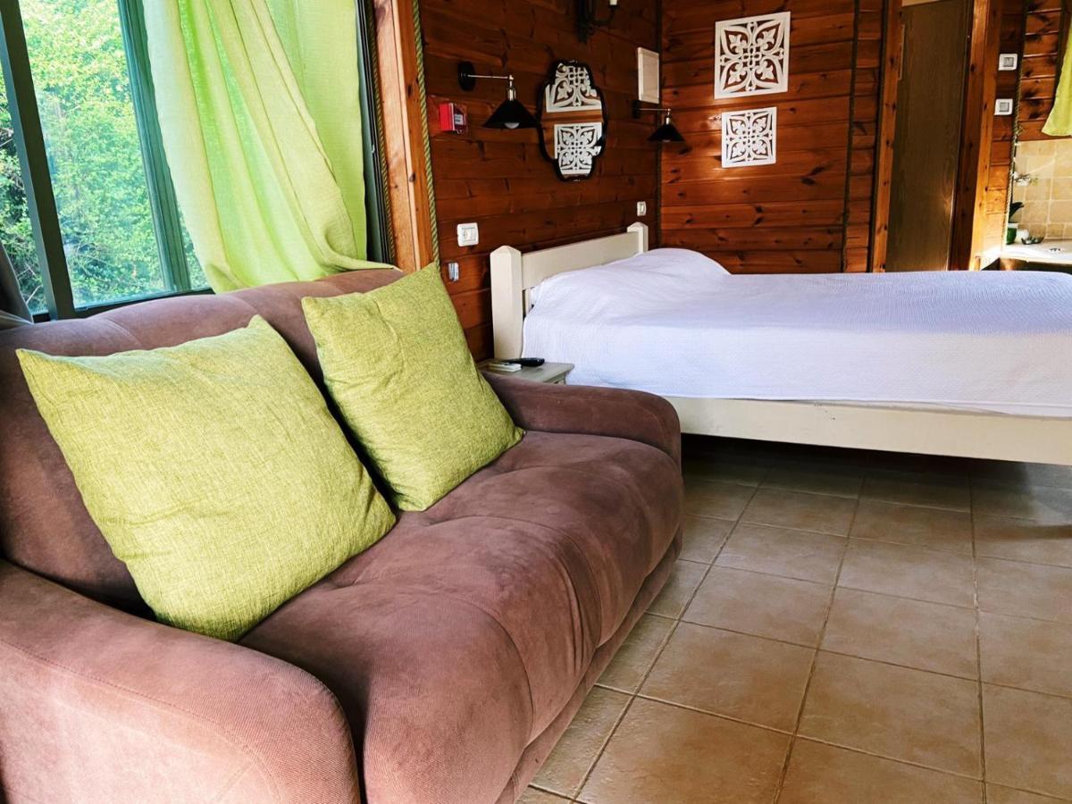 Julie'S Cabins Neot Golan Buitenkant foto