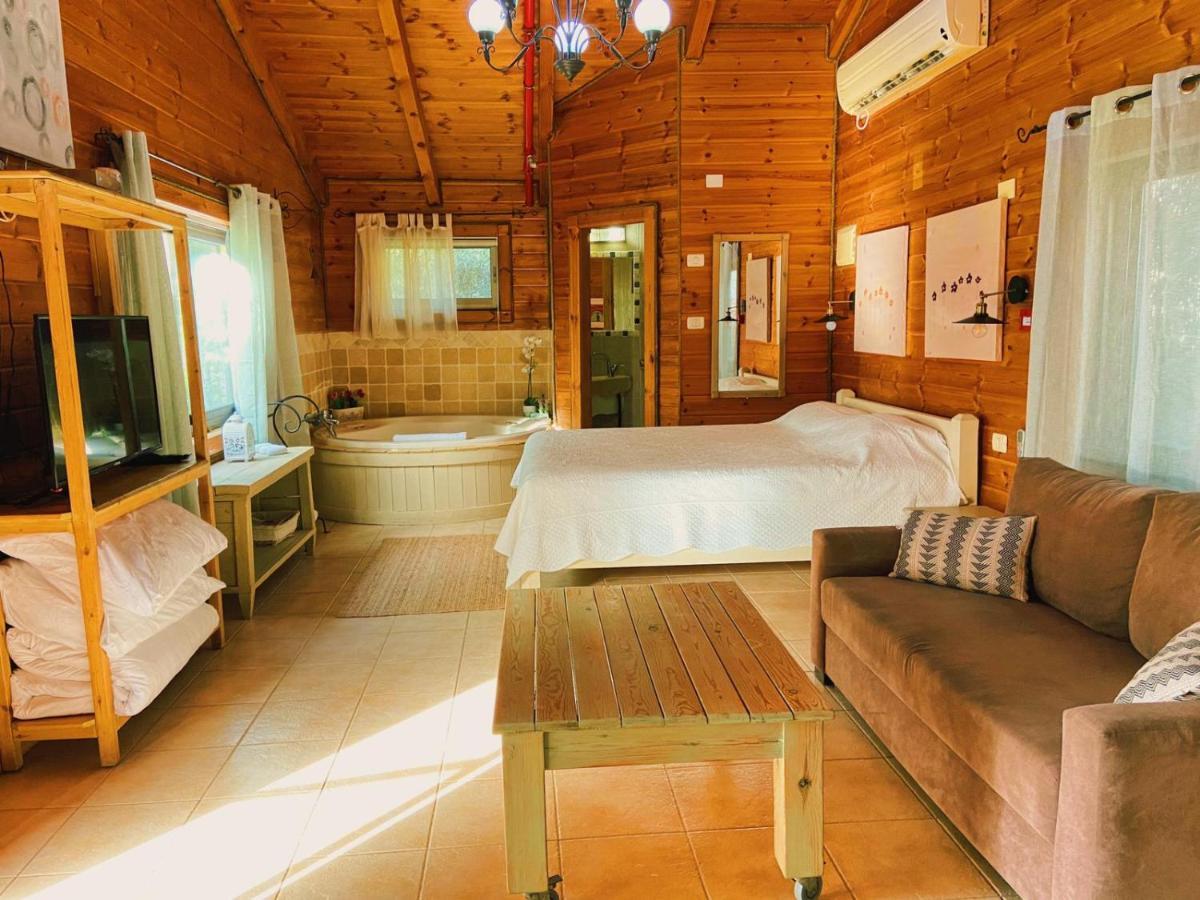 Julie'S Cabins Neot Golan Buitenkant foto