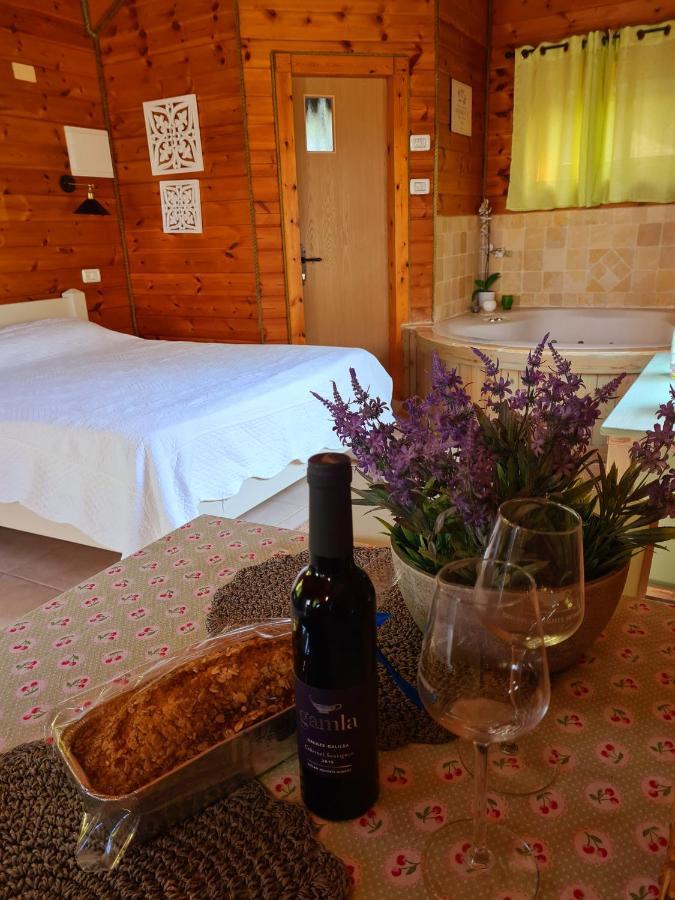 Julie'S Cabins Neot Golan Buitenkant foto